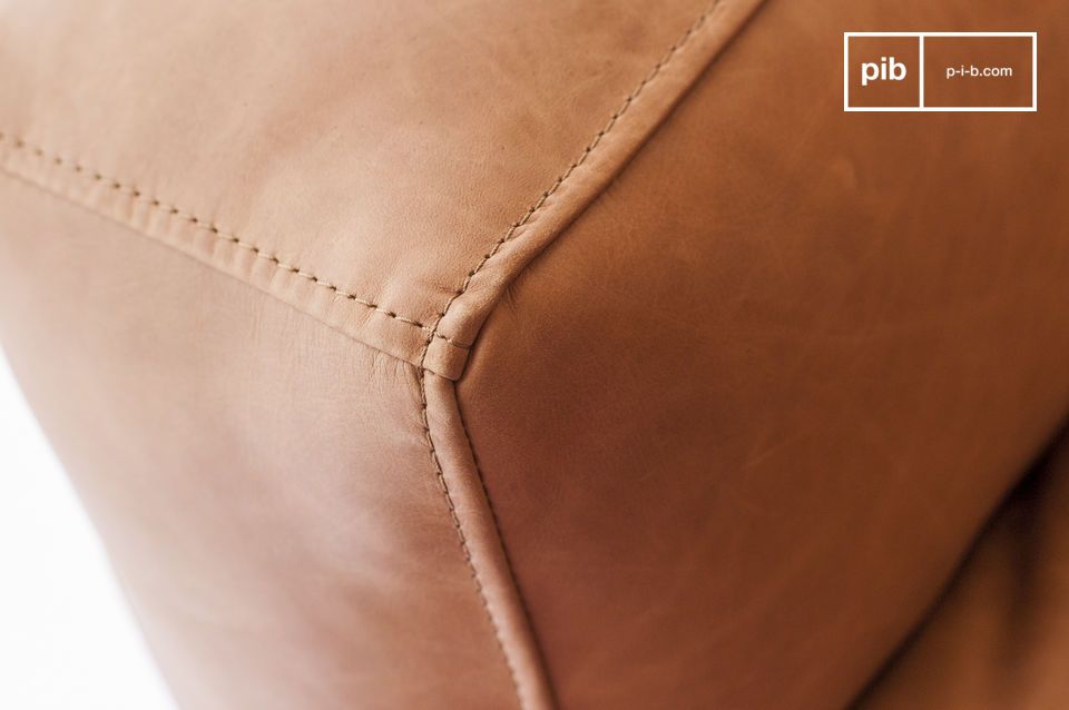 Pespuntes, costuras torneadas y cuero suave: una prenda imprescindible.