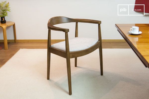 Esta silla con sus típicas líneas de diseño escandinavo.