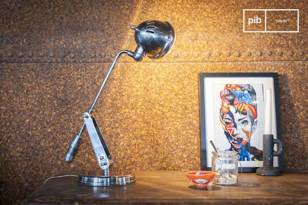 It is the characteristic industrial design that gives the Table lamp Elsa all its charm