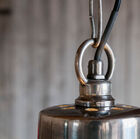 The suspension is accompanied by a pretty silver chain.