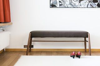 Lackierte Akazienbank Larssön