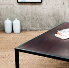 its wooden tray is varnished in mahogany.