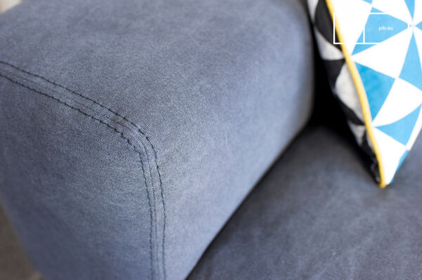 Das Sofa Bergen und dessen Überzug aus Baumwolle besitzen einen wunderschönen Grauton