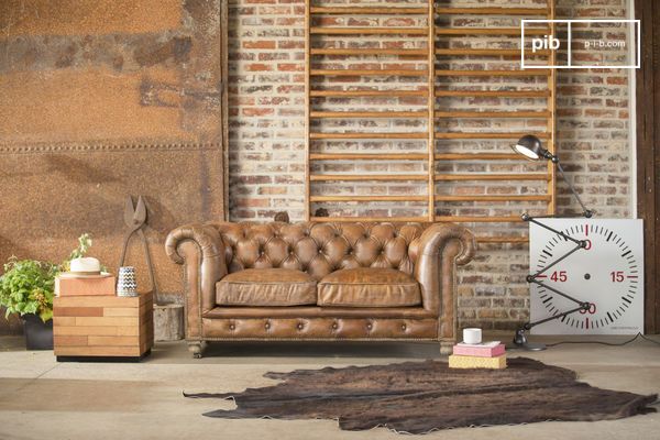 Der industrielle Stil dieses Sofas wird Ihrem Wohnzimmer das gewisse Etwas verleihen.