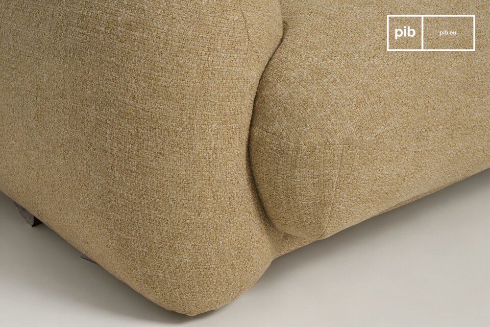 Tender una tela sobre tales curvas sin crear rupturas visuales exige un trabajo de precisión