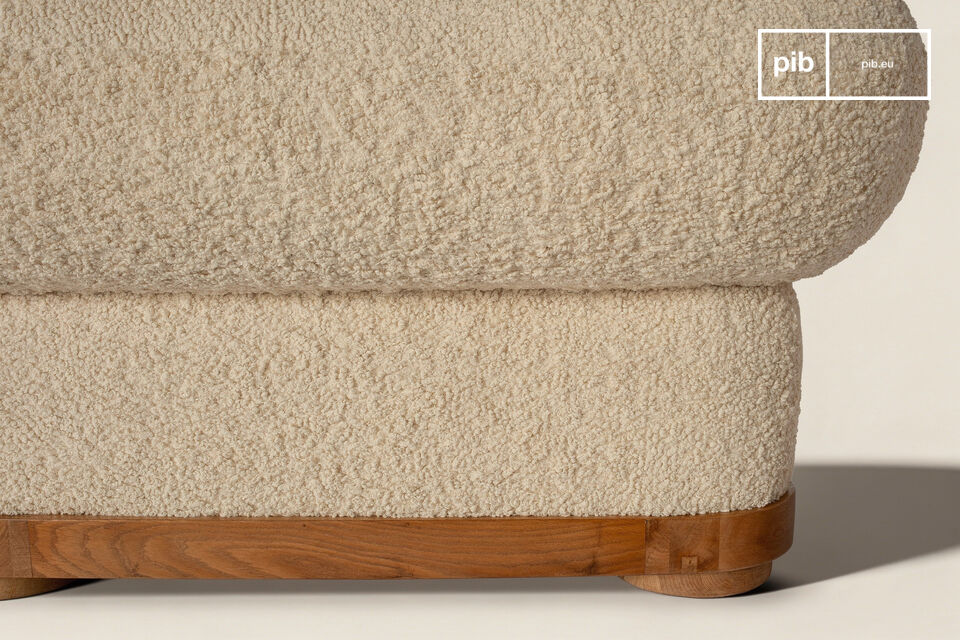 Los reposabrazos cilíndricos y el respaldo bajo dibujan una línea continua