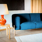 El terciopelo se adapta a la luz para un azul más o menos brillante.