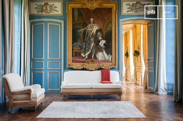 Beautiful sofa in linen in the spirit of the countryside.