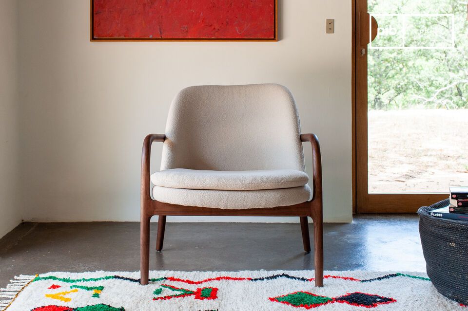 A cocoon of softness and warmth, carried by the nobility of wood