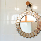 Bellissimo specchio in ottone a forma di sole.