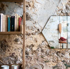 Uno specchio semplice in un design vintage