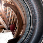 Effetto screpolato ottenuto dalla sovrapposizione di strati di colore.