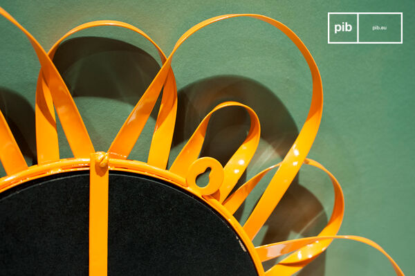 Der Spiegel Aurinko ist ein würdiger Vertreter des skandinavischen Design der zweiten Hälfte des