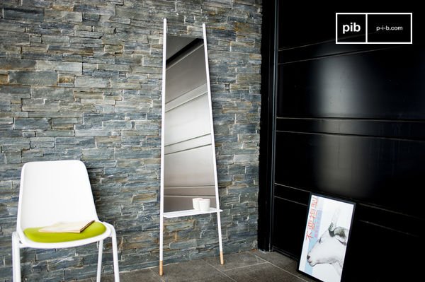 Großes weißes Spiegeldesign in allen Höhen.