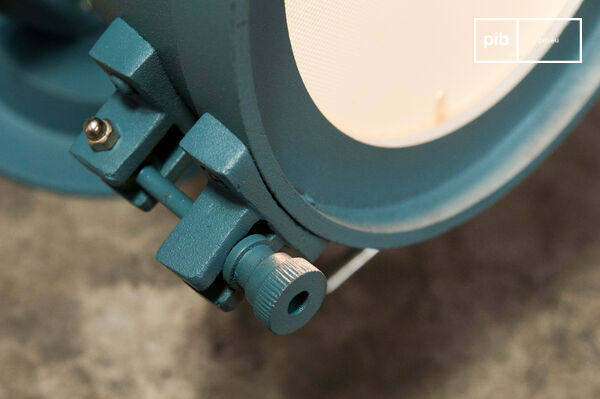 Beautiful fasteners with a retro look.