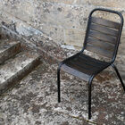 Its seat and backrest are made of 10 curved wide slats.