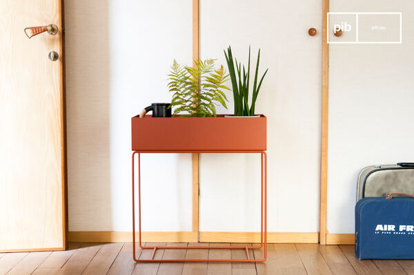 The opaque rim allows the pots to be hidden.