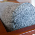 De blauw- en bruingrijze kleuren contrasteren en passen perfect bij elkaar.