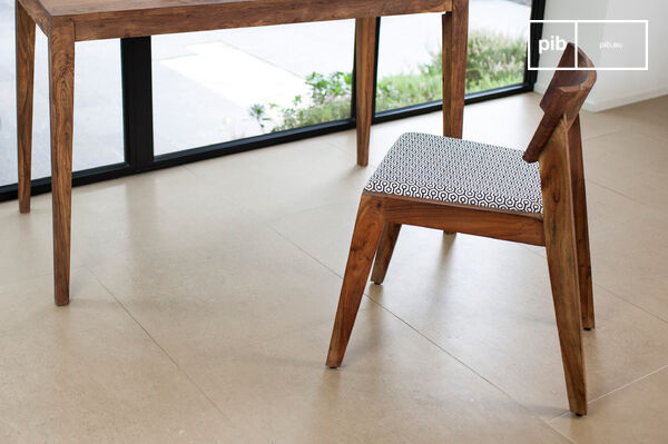 A foam padded seat and an enveloping backrest.