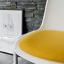 Ein Retro Design Stuhl für einen Hauch von heller Farbe