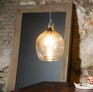 La suspension Belvédère est un luminaire qui tire sa beauté  tant de son matériau que de sa