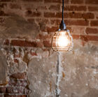 La suspension Bristol est un luminaire néo-rétro directement inspiré des anciennes lampes