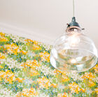 Esprit brocante chic, transparente, toute en verre.