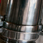 Lámpara de latón recubierta con una bonita capa de barniz plateado.