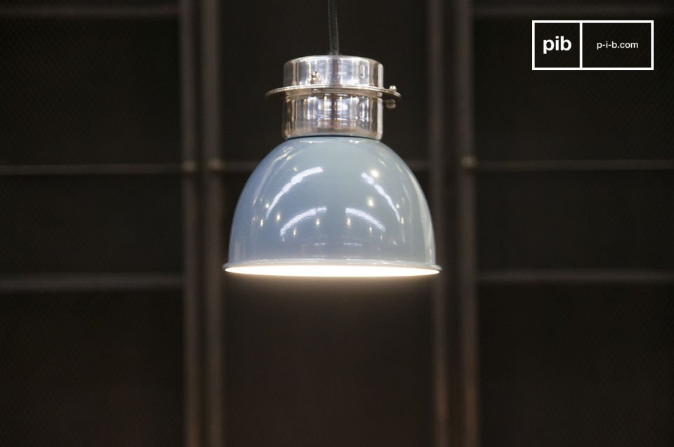 Une belle suspension bleu grise au style industrielle.