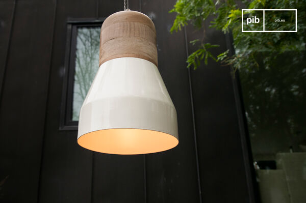 L'intérieur clair permet un joli renvoi de la lumière.