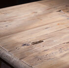 une table basse réalisée dans un bois massif ancien ciré.