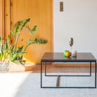 La table s'inscrit dans un volume simplissime aux proportions harmonieuses.