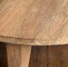 La table est conçue teck ancien clair légèrement texturé.