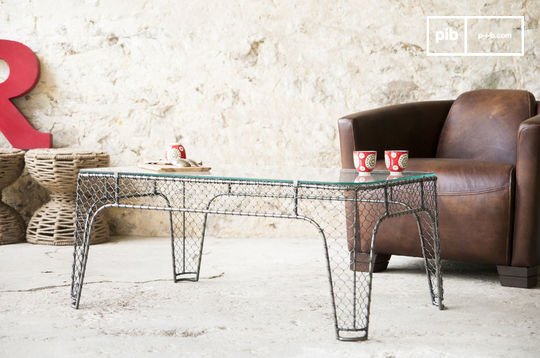Table basse industrielle en métal grillagé