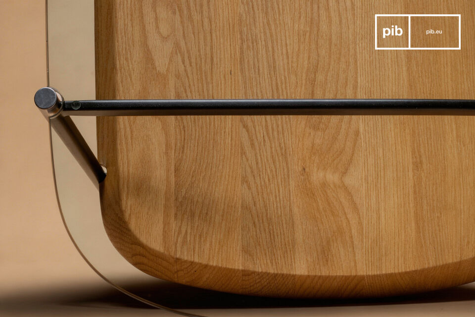 Cette table basse de 120 cm de longueur privilégie la douceur d\'une silhouette oblongue