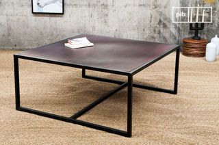 Table basse en bois foncé