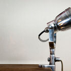 Easily orient your clamp lamp.