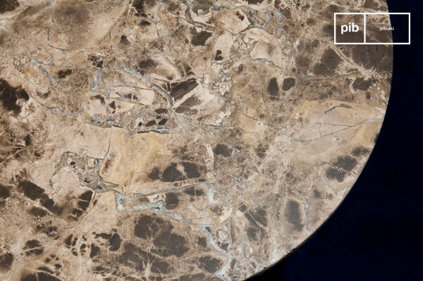 Plateau rond en marbre de style Emperador Gris et beige chicissime.