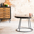 Superbe table d'appoint au style très nature.
