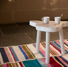 Superbe table d'appoint blanche à l'esprit scandinave.