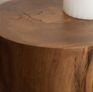 Table d'appoint extrêmement naturelle pour un plus bel effet.