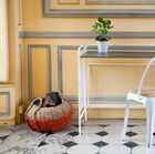 La table affiche un design élégant.