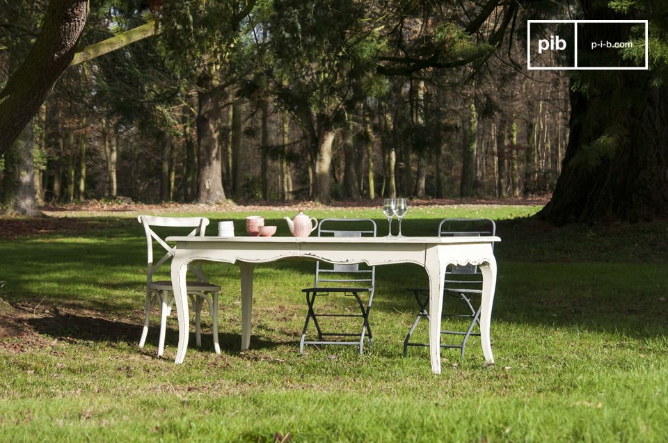 Une table romantique extensible pour les grandes occasions