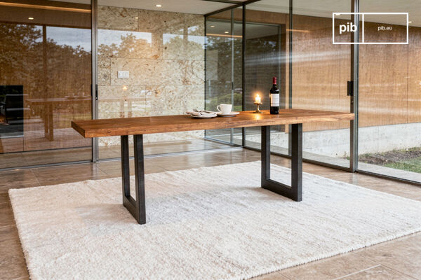 Table de repas de 210 cm, conçue à partir d\'un plateau en teck massif recyclé