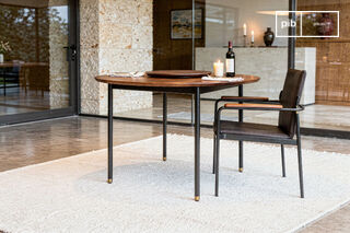 Table de repas ronde en noyer Elena