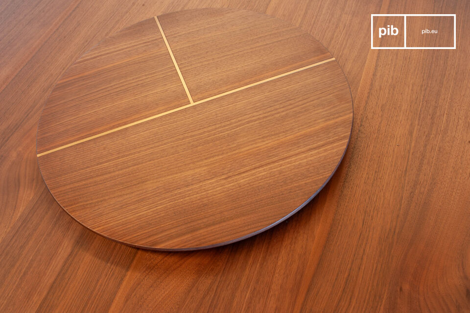 Cette table de repas ronde de 120 cm de diamètre repense la dynamique de réception