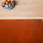 Le piétement évasé confère un look aérien à la table.