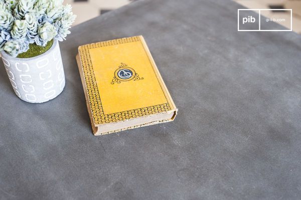 La table Sépia est conçue toute en bois