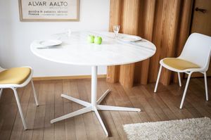 Table ronde en marbre blanc  Lemvig