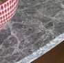 Sublime couleur du plateau en marbre gris clair et ses jolies nervures.